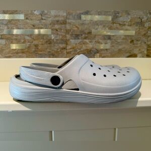 Simply Like Croc Gray Slip On Mens 6 Womens 8